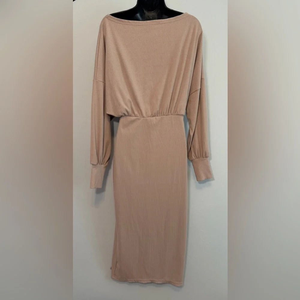 Velvet Torch Los Angeles Small
Ribbed Bodycon Long Sleeve Tan - Picture 7 of 9